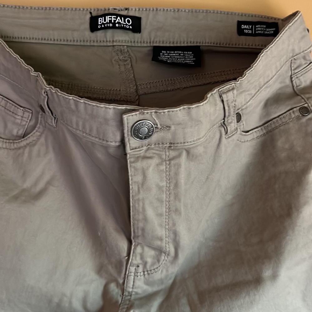 Buffalo David Bitton - khaki/taupe pant size 10/30 length - Picture 2 of 2